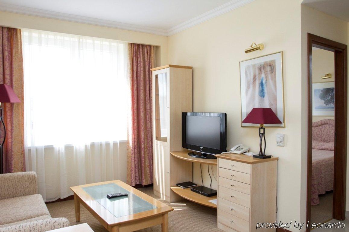 Chagala Atyrau Hotel Buitenkant foto