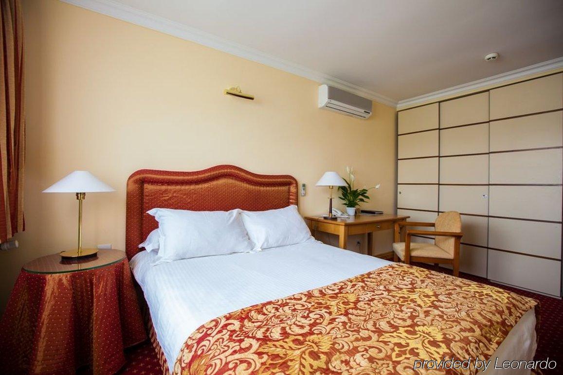 Chagala Atyrau Hotel Buitenkant foto