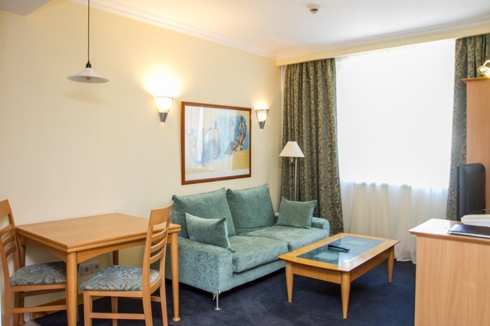 Chagala Atyrau Hotel Buitenkant foto