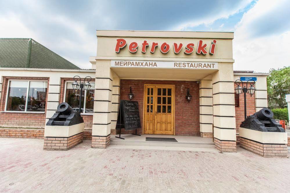 Chagala Atyrau Hotel Buitenkant foto