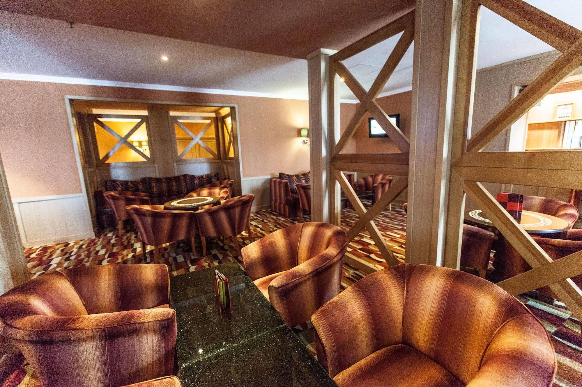 Chagala Atyrau Hotel Buitenkant foto