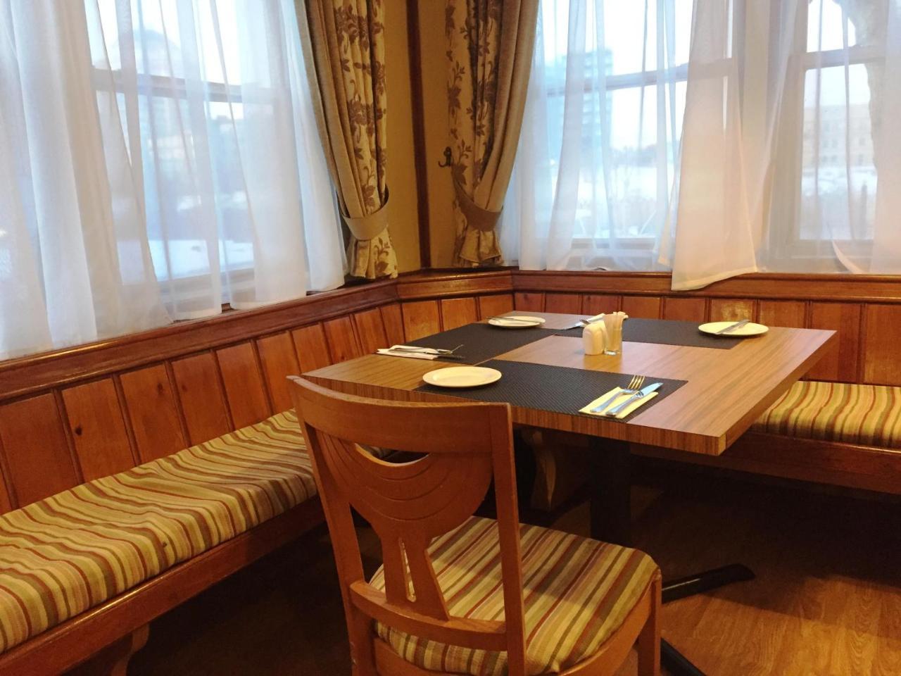 Chagala Atyrau Hotel Buitenkant foto